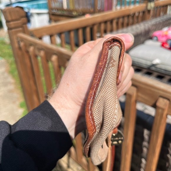 🔥 Dooney & Bourke Brown Wristlet Pouch 🔥 - Picture 7 of 7
